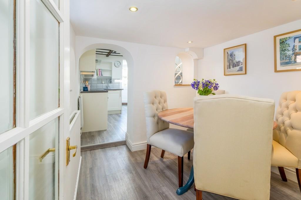 1440px-Cavell Cottage-9