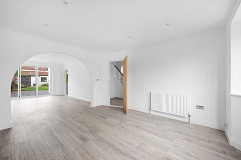 77 Woodham Road, London, SE6 2SB