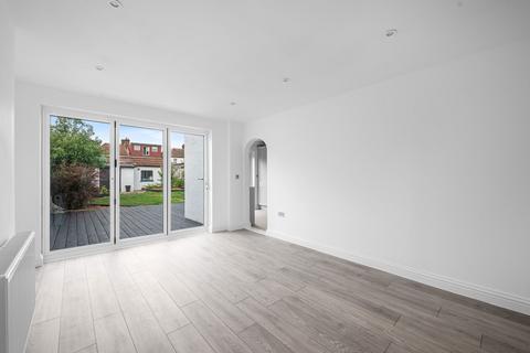 77 Woodham Road, London, SE6 2SB