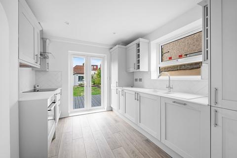 77 Woodham Road, London, SE6 2SB