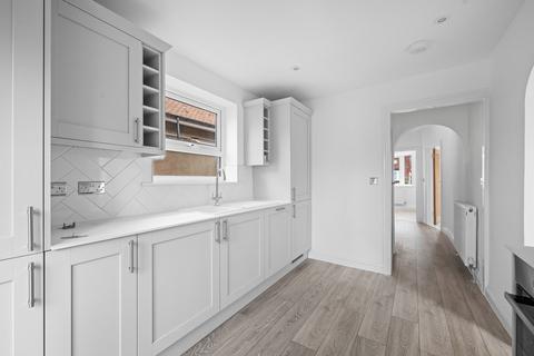 77 Woodham Road, London, SE6 2SB