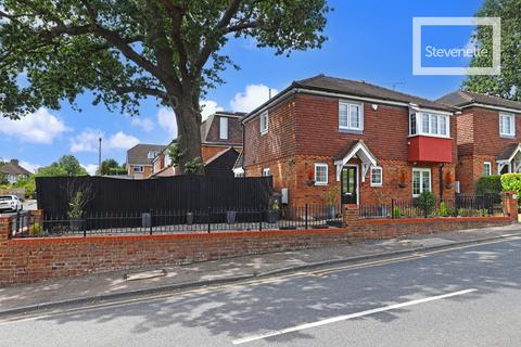 3 bedroom detached house for sale, Bower Hill, Epping