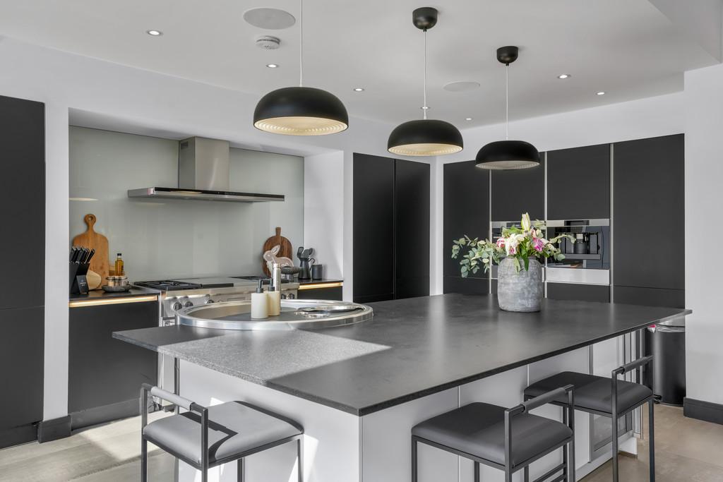 41 88 mossgiel road (13)