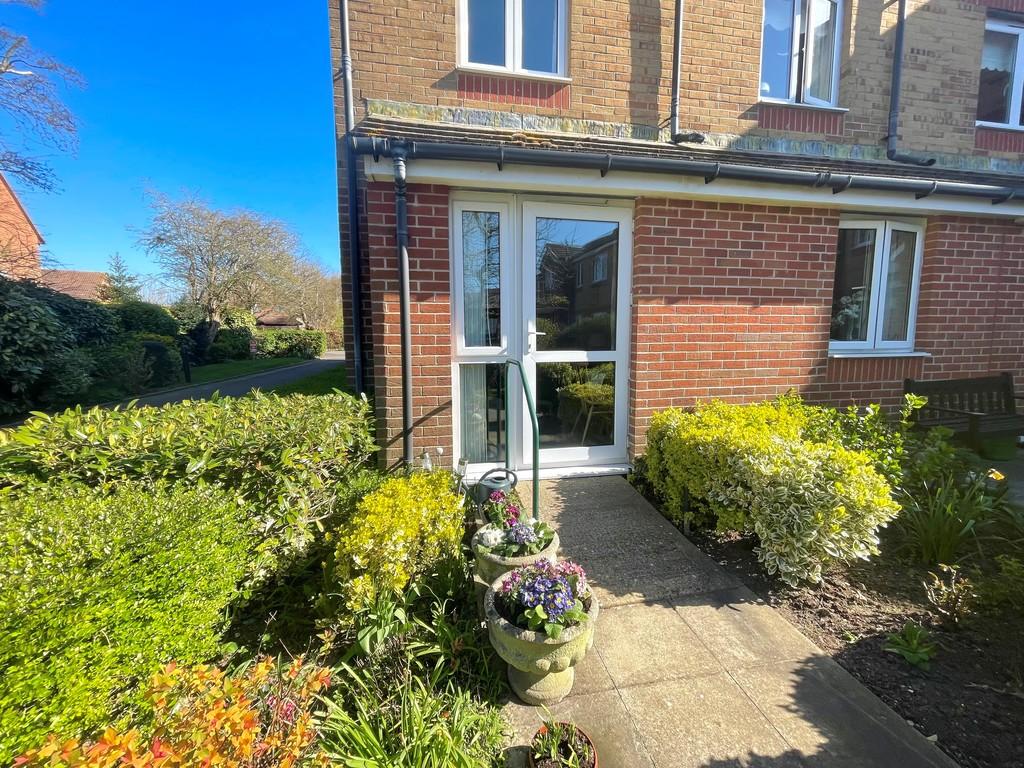 1 Silverwood Court Close Up