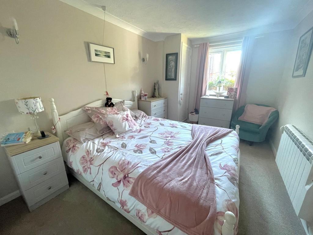 1 Silverwood Court Bed1