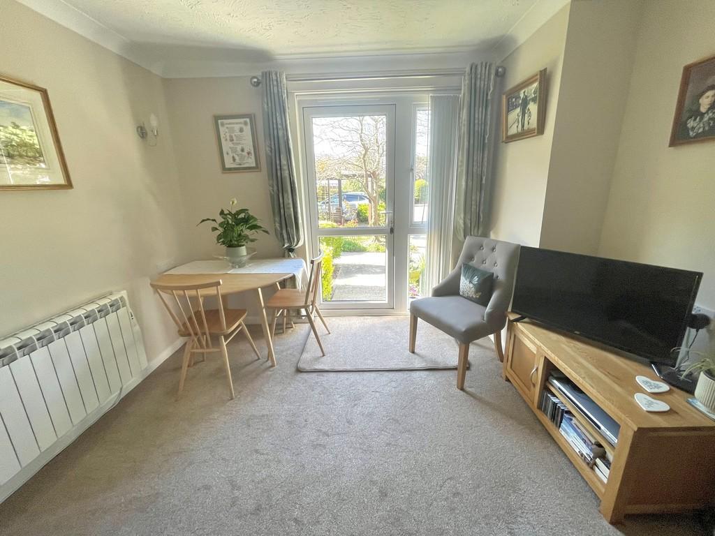 1 Silverwood Court Dining End