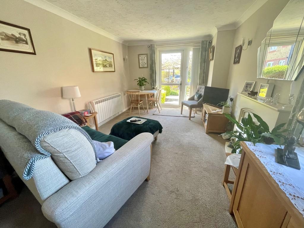 1 Silverwood Court Lounge 1