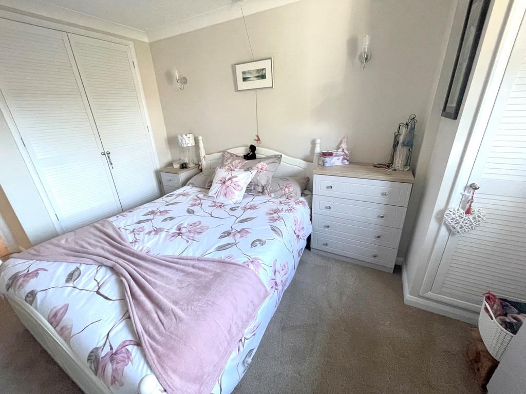 1 Silverwood Court Bed1 2