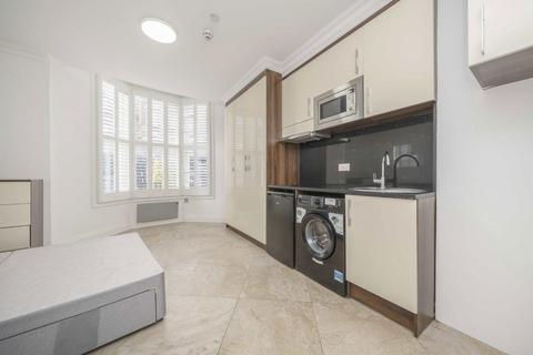 Studio to rent, High Street, London W3