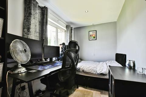 5 Bancroft Close, Bredbury, Stockport, SK6 2HB