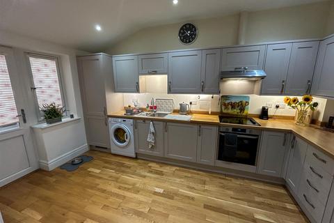 2a, Belmont House Belmont Road, Wrexham, LL13 7PW