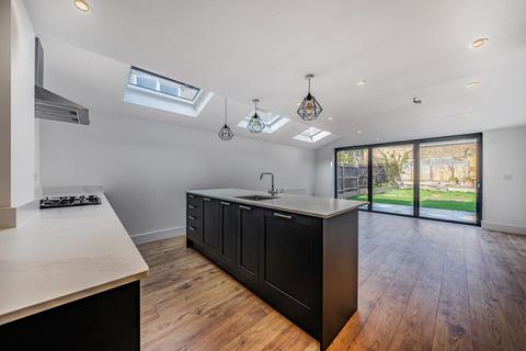 53 Engleheart Road, London, SE6 2HN