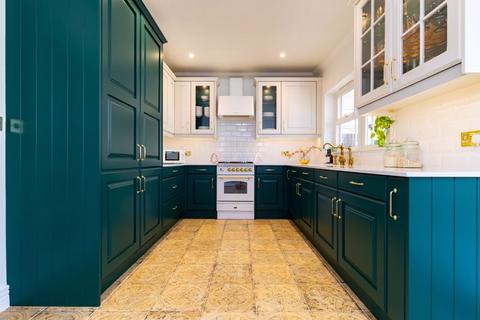 4 bedroom detached house for sale, Tower Place, Warlingham