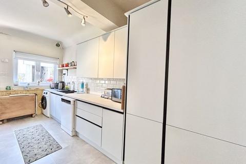 Bodfor Esplanade, Penmaenmawr, LL34 6LY