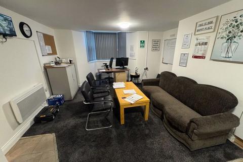 2 bedroom flat to rent, Trinity Street, Huddersfield