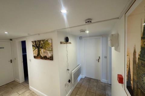 2 bedroom flat to rent, Trinity Street, Huddersfield
