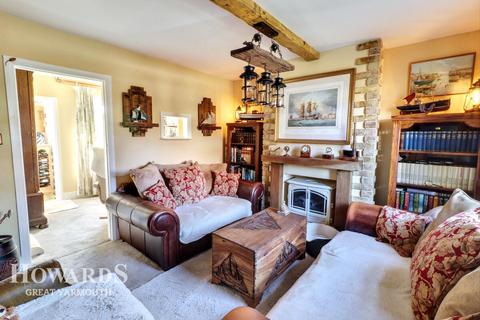 2 bedroom end of terrace house for sale, Clay Road, Caister-on-Sea