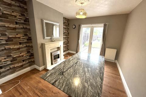 3 bedroom terraced house to rent, Ford Green Road; Norton ST6