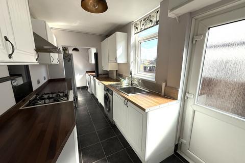 3 bedroom terraced house to rent, Ford Green Road; Norton ST6