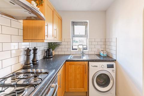 2 bedroom flat for sale, Beehive Walk, Old Portsmouth