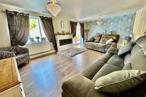 undefined, Warwick Rise, Ruspidge GL14
