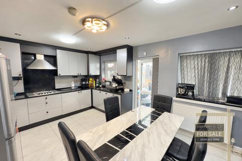 22 Sutton Square, Hounslow, TW5 0JQ