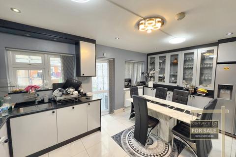 22 Sutton Square, Hounslow, TW5 0JQ