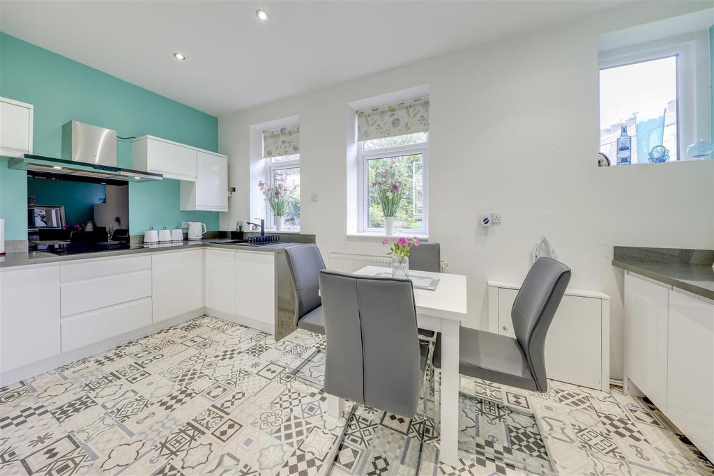 Kitchen / Dining