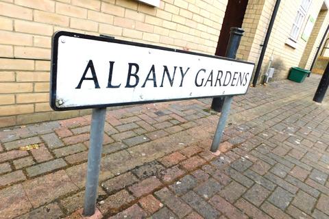 5 bedroom terraced house to rent, Albany Gardens, Colchester CO2