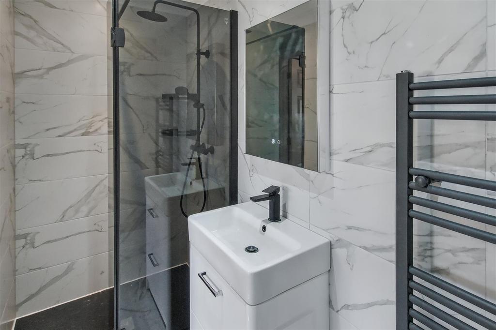 Master Bedroom En-Suite