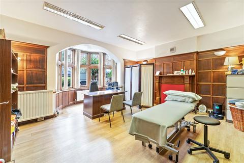 3 bedroom apartment for sale, Upper Richmond Road West, London, SW14