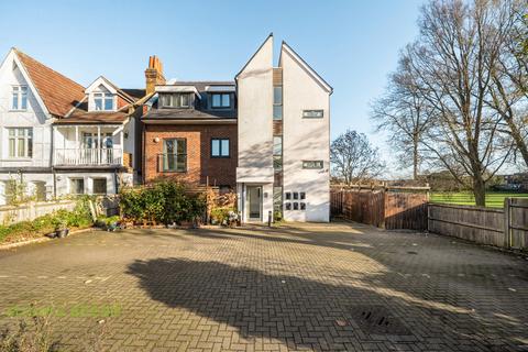 undefined, Auckland Road, London, SE19