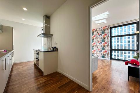 2 bedroom apartment to rent, Discovery Dock Apartments, London E14