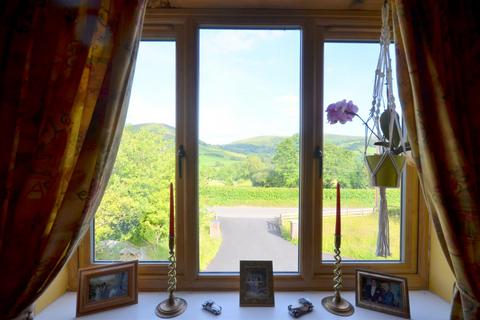 undefined, Llan