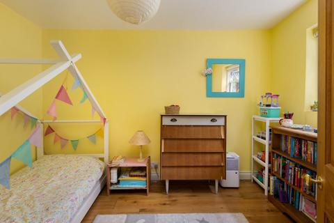 2 bedroom flat for sale, Chatsworth Road, Lower Clapton, London, E5