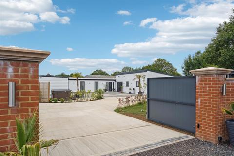 4 bedroom detached house for sale, Ivy Lane, Great Brickhill, Buckinghamshire