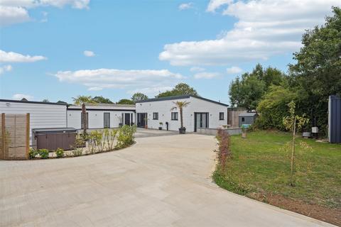 undefined, Ivy Lane, Great Brickhill, Buckinghamshire