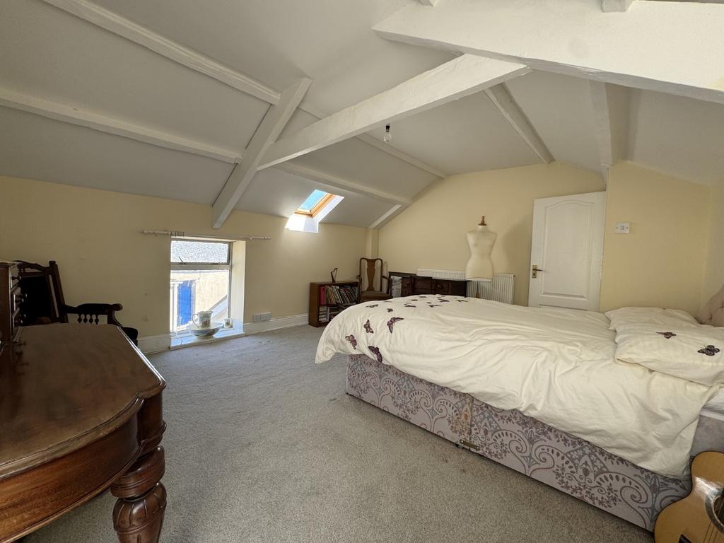 Rear Bedroom 5 2