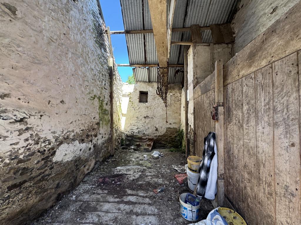 Outbuildings 3 &amp; 4