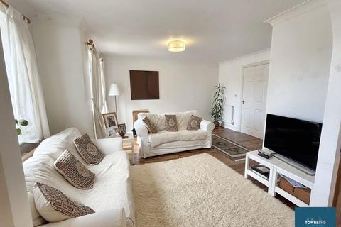 3 bedroom house to rent, Calver Close, Penryn