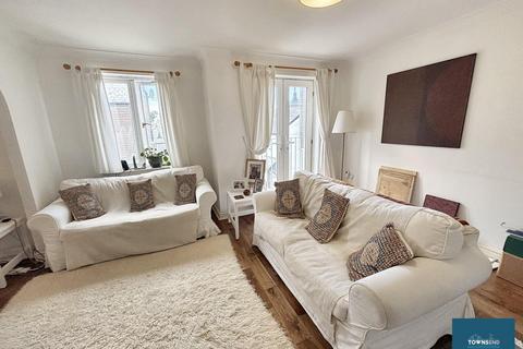 3 bedroom house to rent, Calver Close, Penryn
