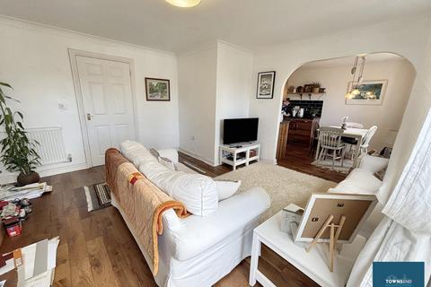 3 bedroom house to rent, Calver Close, Penryn