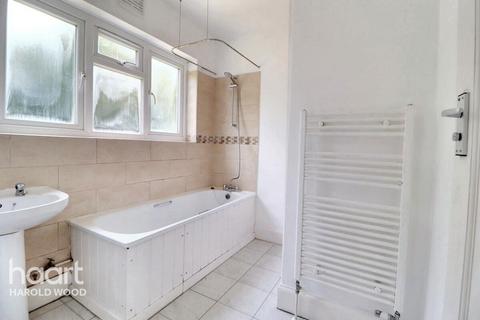 undefined, Avenue Road, Harold Wood