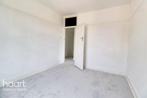 undefined, Avenue Road, Harold Wood