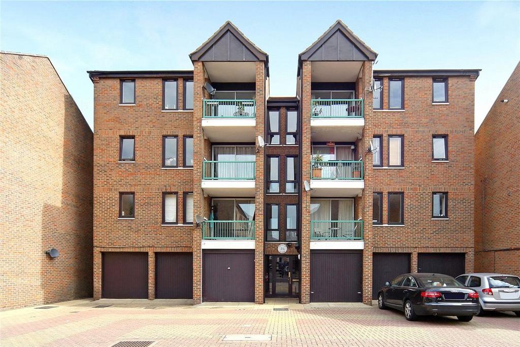 Sw6 5sl Cheryls Close, London SW6 2 bed flat - £525,000