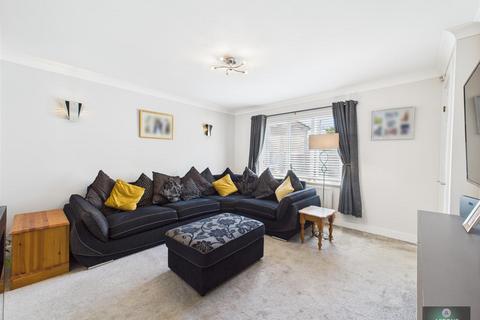9 Aveling Close, Maidenbower, Crawley, RH10 7UR