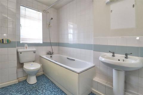 undefined, Kingsway, Surrey GU21