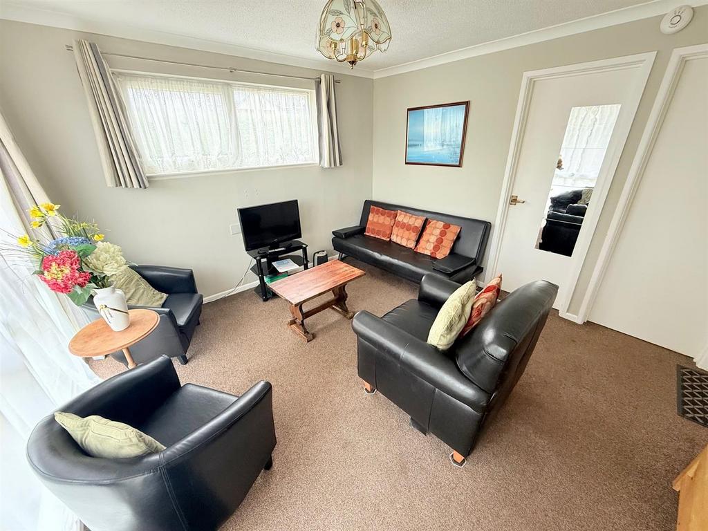 Lounge 2.jpg