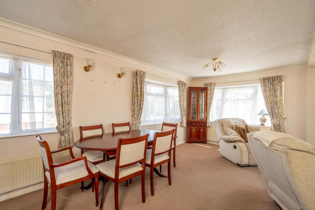 Dining Area.jpg