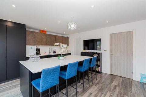 4 bedroom detached house for sale, Masons Road, Cippenham